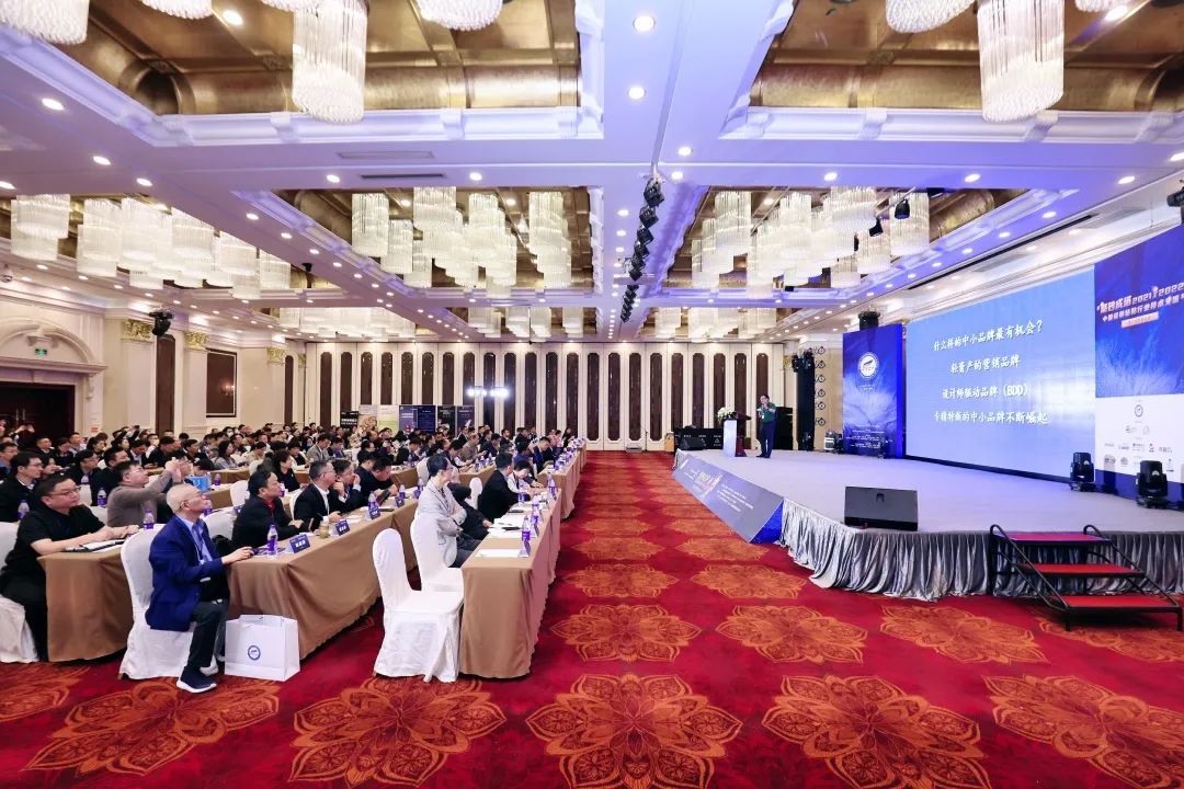 亚地斯集团荣获中国陶瓷工业协会瓷砖粘贴技术专业委员会荣誉表彰 亚地斯集团荣获中国陶瓷工业协会瓷砖粘贴技术专业委员会荣誉表彰