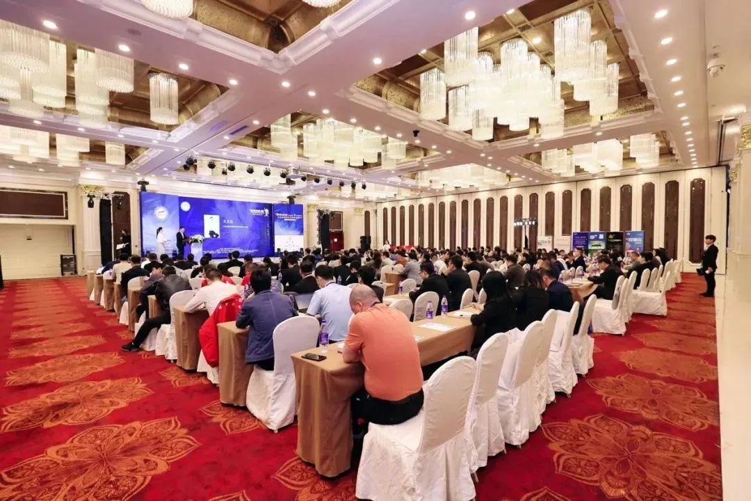 亚地斯集团荣获中国陶瓷工业协会瓷砖粘贴技术专业委员会荣誉表彰 亚地斯集团荣获中国陶瓷工业协会瓷砖粘贴技术专业委员会荣誉表彰