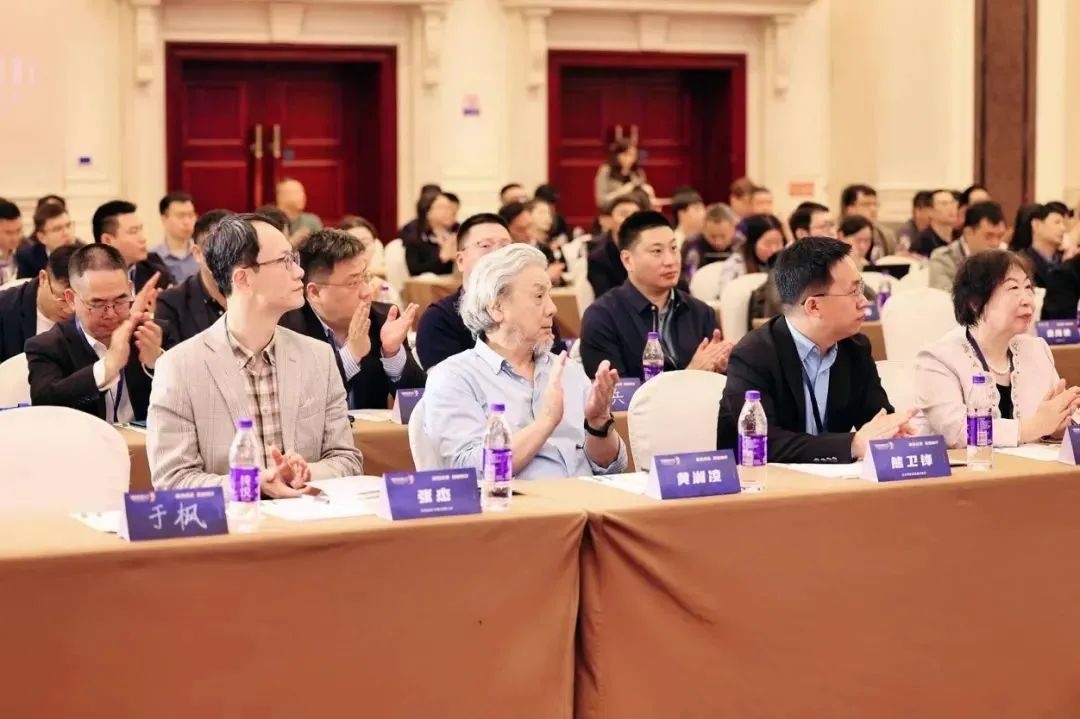 亚地斯集团荣获中国陶瓷工业协会瓷砖粘贴技术专业委员会荣誉表彰 亚地斯集团荣获中国陶瓷工业协会瓷砖粘贴技术专业委员会荣誉表彰