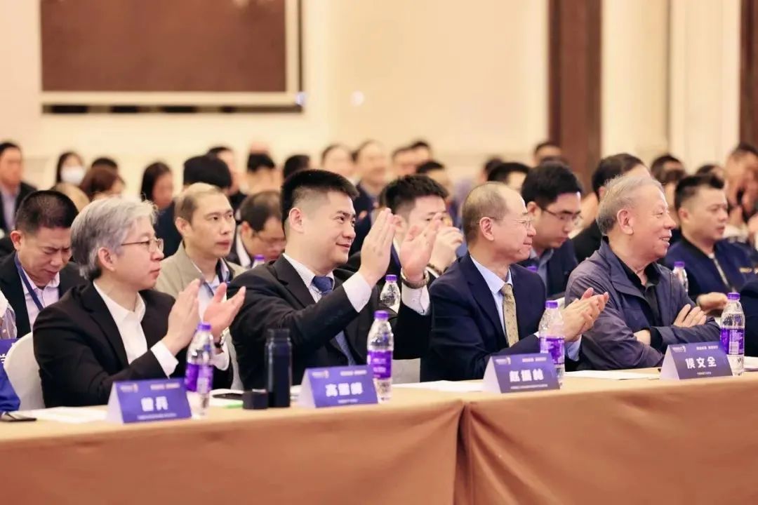 亚地斯集团荣获中国陶瓷工业协会瓷砖粘贴技术专业委员会荣誉表彰 亚地斯集团荣获中国陶瓷工业协会瓷砖粘贴技术专业委员会荣誉表彰
